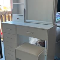 Toeletta con specchio make-up