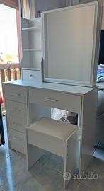 Toeletta con specchio make-up