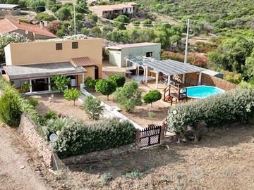 Villa con piscina " cala sarraina"