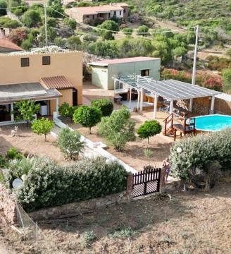 Villa con piscina " cala sarraina"