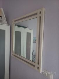 specchio con cornice legno bianca