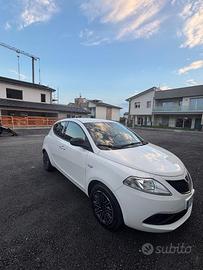 Auto Lancia Y versione Gold