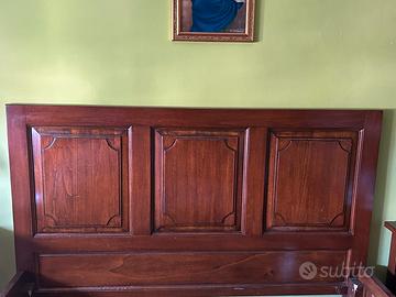 Letto matrimoniale in noce con cassettoni