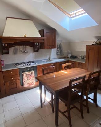 Cucina ad angolo in legno massello di noce