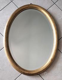 Specchio ovale.