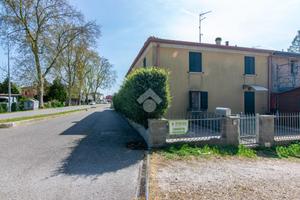 2 LOCALI A FERRARA