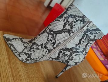stivaletti GUESS Pitonati