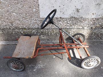 AUTOMOBILINA GIOCATTOLO VINTAGE