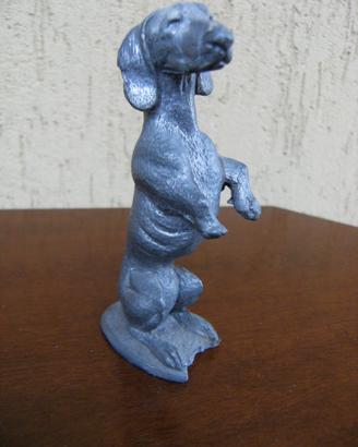 Statuetta di cane bassotto in peltro