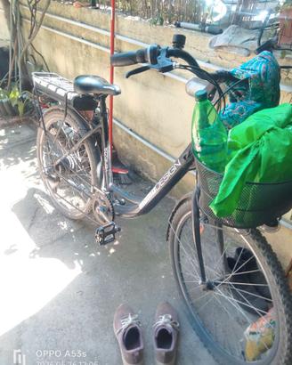 BICICLETTA CON PEDALATA ASSISTITA