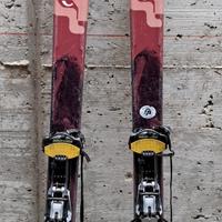 Sci e scarponi da alpinismo con pelli