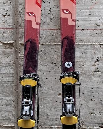 Sci e scarponi da alpinismo con pelli