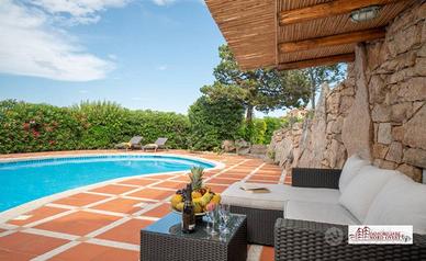 Villa di 350 m² con più di 5 locali a Arzachena