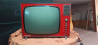 Tv vintage rossa