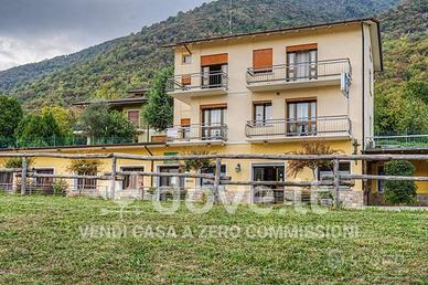 Appartamento di 700 m² con più di 5 locali e box a