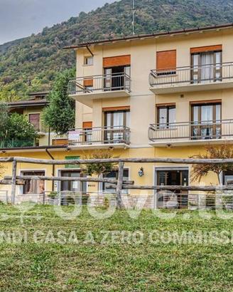 Appartamento di 700 m² con più di 5 locali e box a