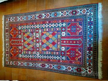 Tappeto persiano Gucian rosso 198x120 cm