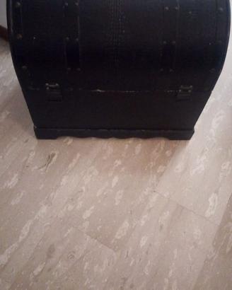 Baule vintage in legno rivestito
