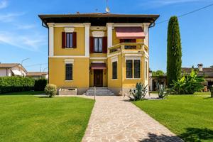Villa di 435 m² con più di 5 locali e box auto dop