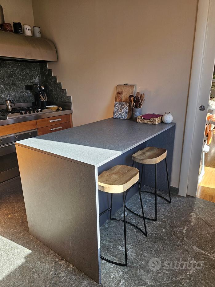 Isola cucina con sgabelli Mobili usati