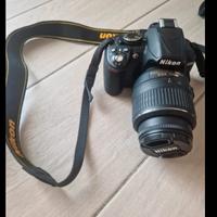 Reflex Nikon D3100 con obiettivi 18-55 e 70-300 
