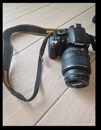 Reflex Nikon D3100 con obiettivi 18-55 e 70-300 