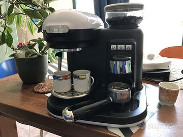 Macchina da caffè espresso con macinacaffè