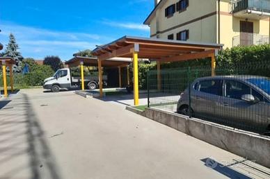 Posti auto coperti persvariatiusivenduta auto ecc