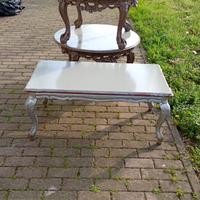 Tavoli con zampe lavorate