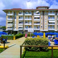 Fronte mare con piscine nuovo