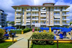 Fronte mare con piscine nuovo