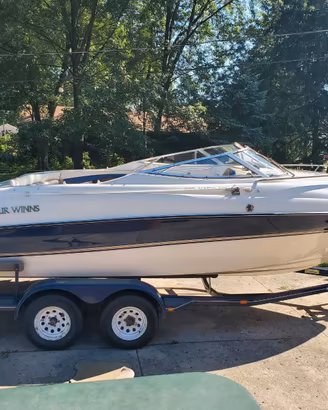FOUR WINNS 225 SUNDOWER