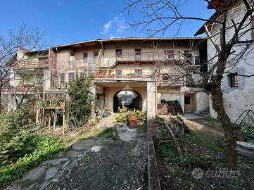 CASA SEMINDIPENDENTE A CAPRIE