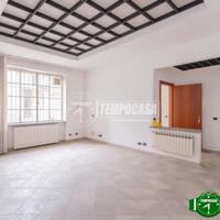 LUMINOSO LABORATORIO IN CORTE SENZA SPESE CONDOMIN