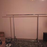 Appendiabiti con ruote in acciaio