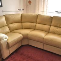 Divano angolare in vera pelle.