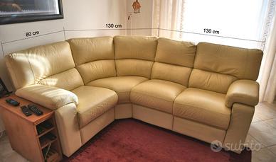 Divano angolare in vera pelle.