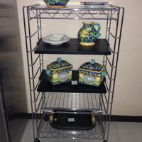 Carrello in filo d'acciao cromato con ruote