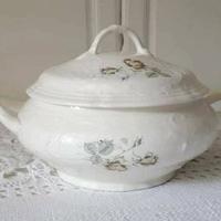 Zuppiera Imperial Crown Ivory Stone