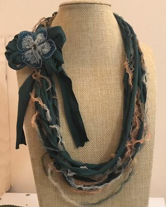 Collana in tessuto
