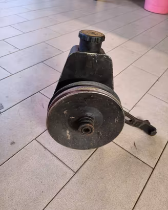 pompa servosterzo jeep 