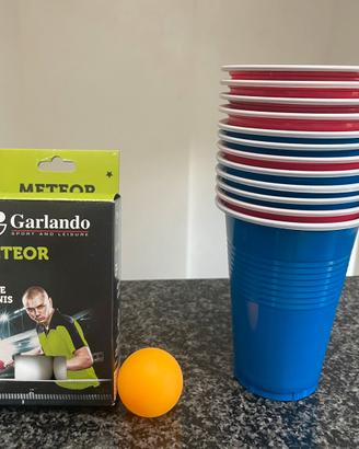 Bicchieri beer pong con palline da ping pong