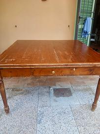 Tavolo in legno massello allungabile + 4 sedie
