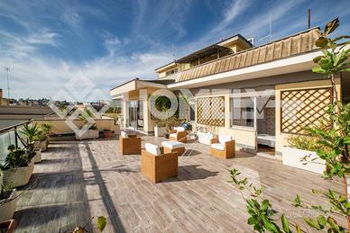 Attico / Mansarda di 221 m² con più di 5 locali a 