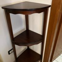 Scaffale angolare classico in legno