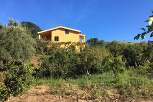 Villetta con frutteto - La Caletta/ Santa Lucia