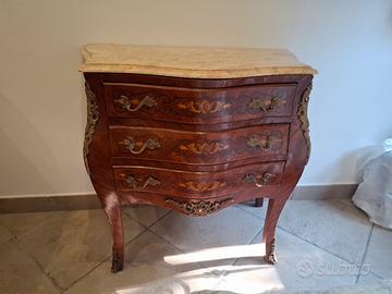 Comoncino  intarsiato in noce