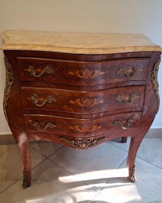 Comoncino  intarsiato in noce