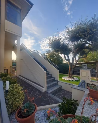 Villetta a schiera di 163 m² con 4 locali e box au