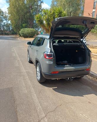 gancio di traino per auto